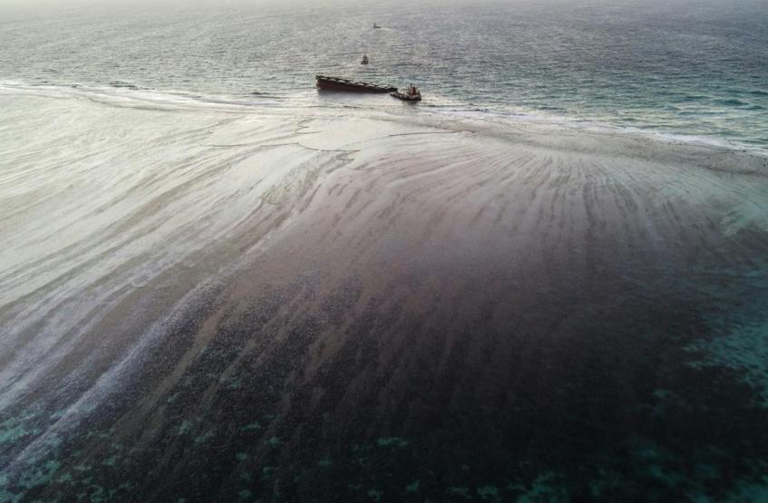 Mauritius’ta çevre felaketi büyüdü: Karaya oturan tanker ikiye bölündü