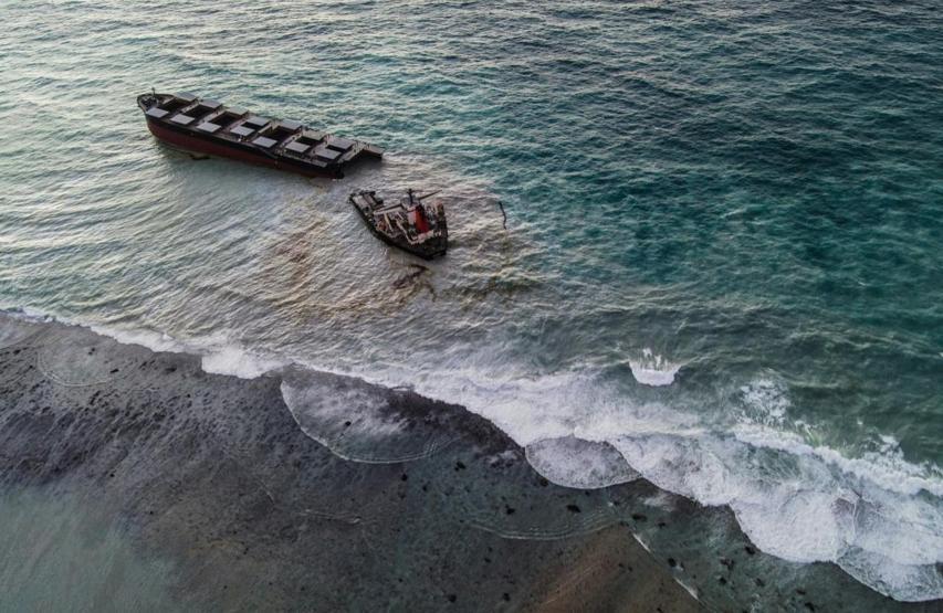 Mauritius’ta çevre felaketi büyüdü: Karaya oturan tanker ikiye bölündü