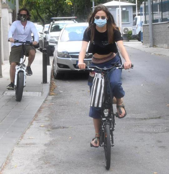 Alina Boz ve Mithat Can Özer bisiklet sürdü
