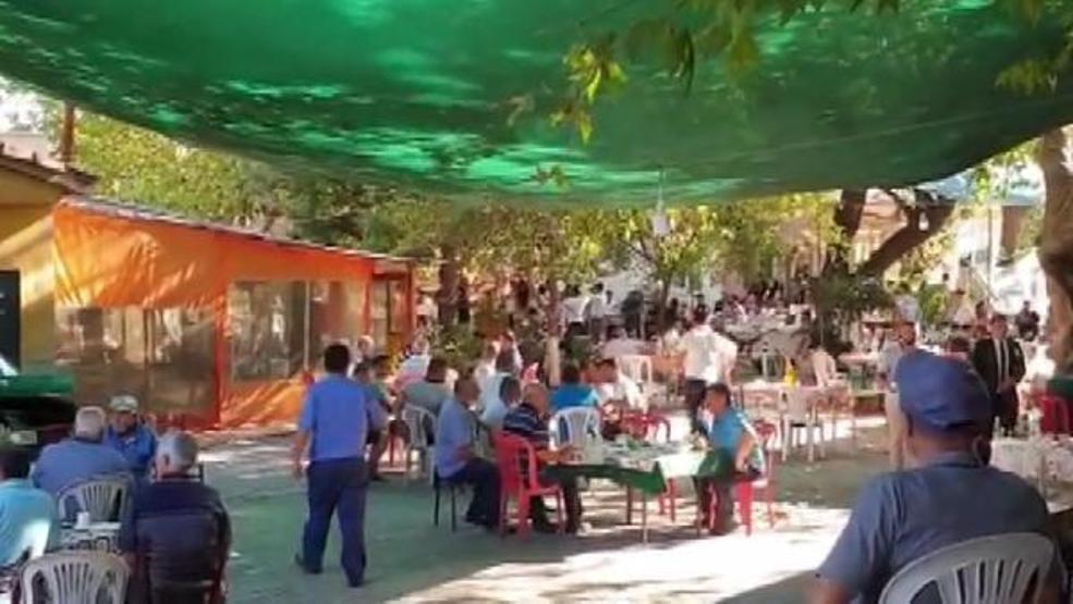 Son dakika... Mahalle meydanında, koronavirüse rağmen dansözlü düğün
