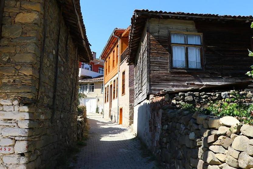 Doğal güzellikleri, kamp alanları ve temiz deniziyle sakinlik arayanların tercihi