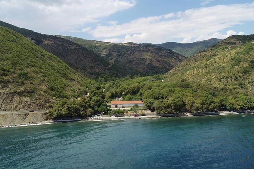 Doğal güzellikleri, kamp alanları ve temiz deniziyle sakinlik arayanların tercihi