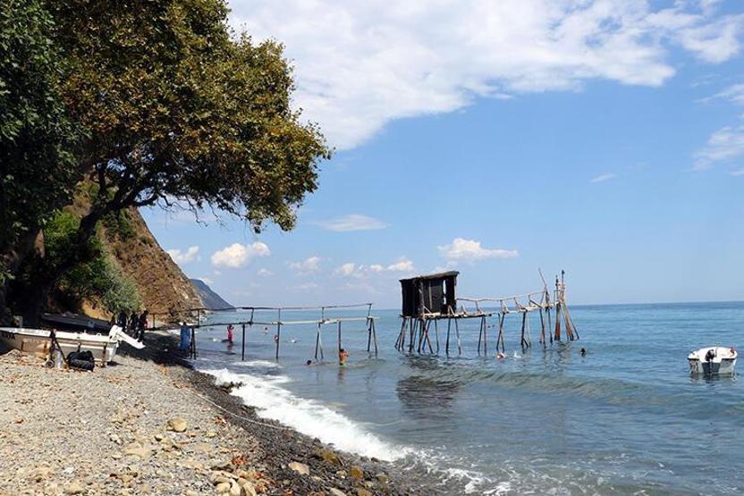 Doğal güzellikleri, kamp alanları ve temiz deniziyle sakinlik arayanların tercihi