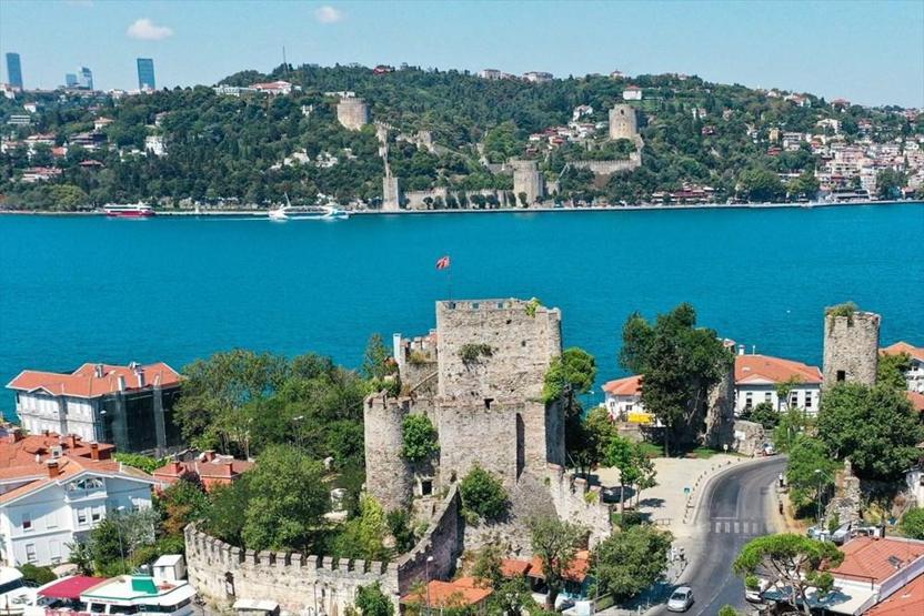 Türkiyenin asırlara meydan okuyan denize nazır kaleleri