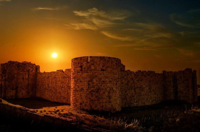 Türkiyenin asırlara meydan okuyan denize nazır kaleleri