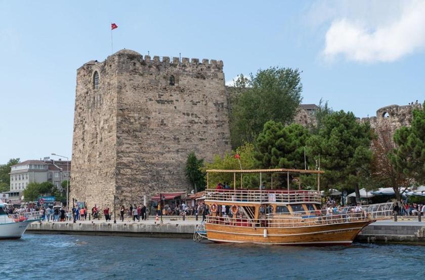 Türkiyenin asırlara meydan okuyan denize nazır kaleleri