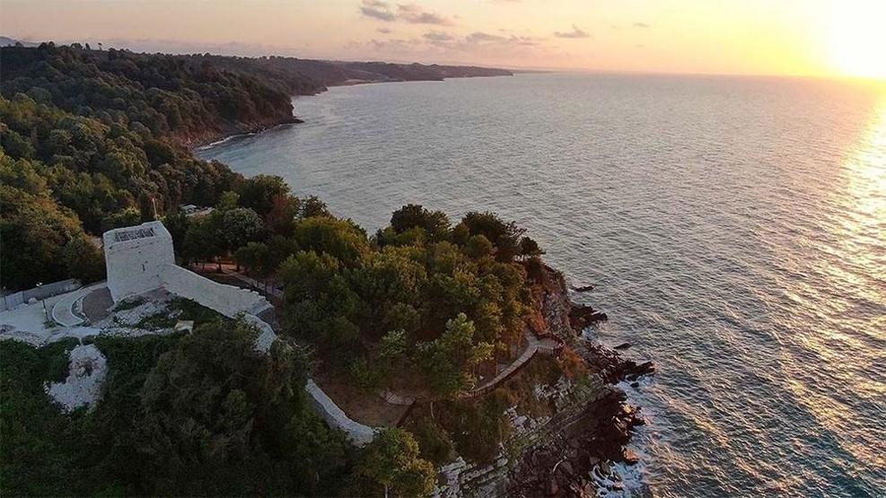 Türkiyenin asırlara meydan okuyan denize nazır kaleleri