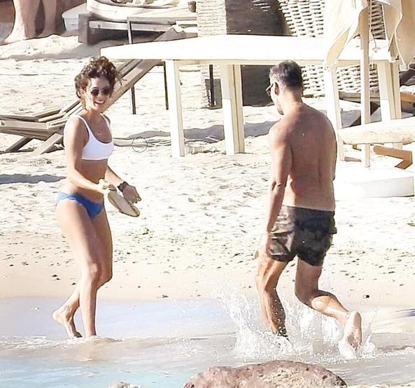 Özge Özpirinçci ile Burak Yamantürkün plaj tenisi