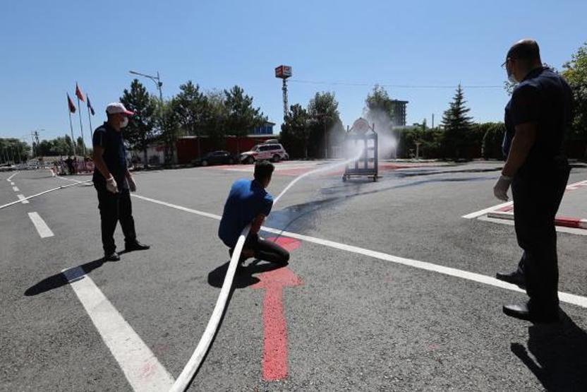 Son dakika... İtfaiye eri olmak için ter döktüler