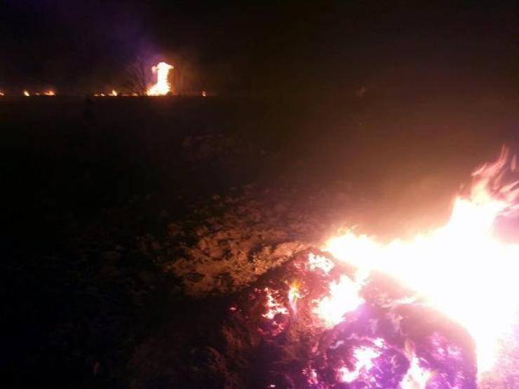 Son dakika... Meteor yangını olduğu iddia edilen alanda mıknatıslarla gök taşı aradılar