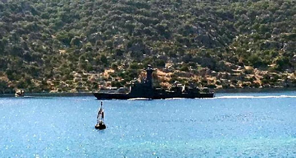 Son dakika... Türk fırkateyni Kaşta, Yunan fırkateyni Meis önünde bekliyor