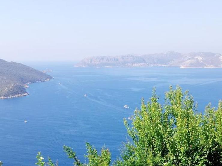 Son dakika... Türk fırkateyni Kaşta, Yunan fırkateyni Meis önünde bekliyor