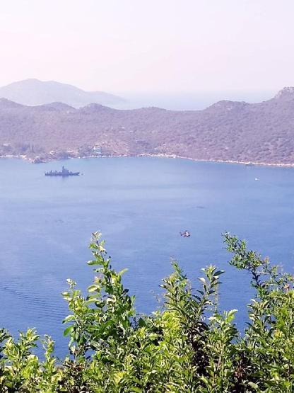 Son dakika... Türk fırkateyni Kaşta, Yunan fırkateyni Meis önünde bekliyor