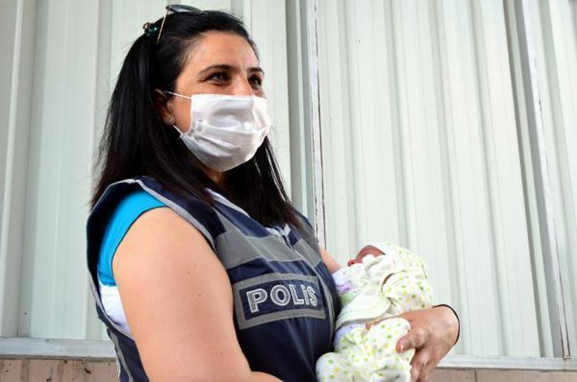 Son dakika... Hastaneye giden hamile kadına, uygulama noktasındaki polis doğum yaptırdı