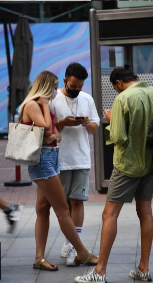 Enes Batur yeni sevgilisiyle yakalandı