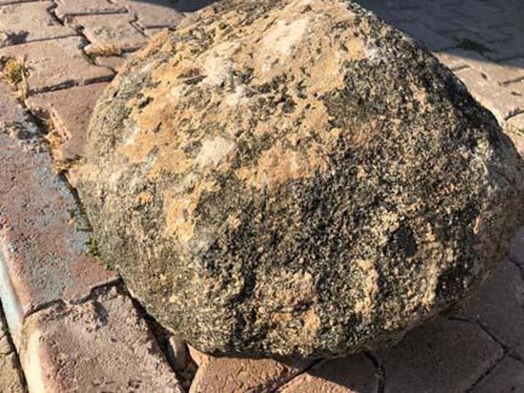 Tarlayı sürerken buldu Gök taşı olabilir