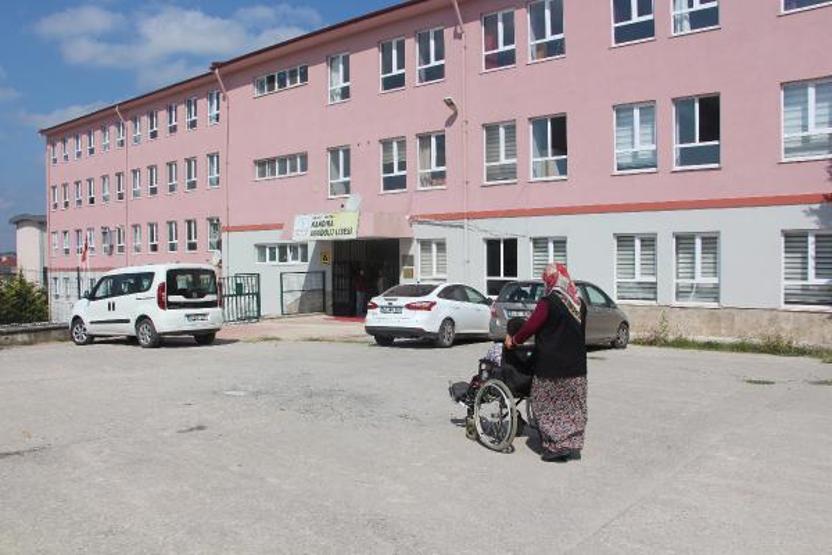 Son dakika... Öğrencileri için okula rampa yaptırdılar