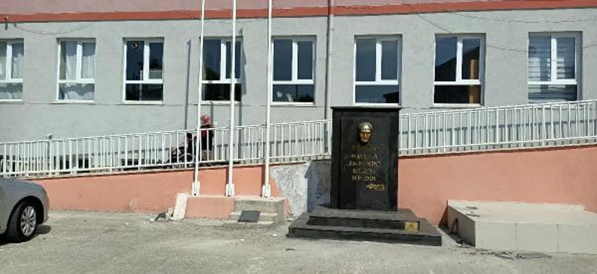 Son dakika... Öğrencileri için okula rampa yaptırdılar