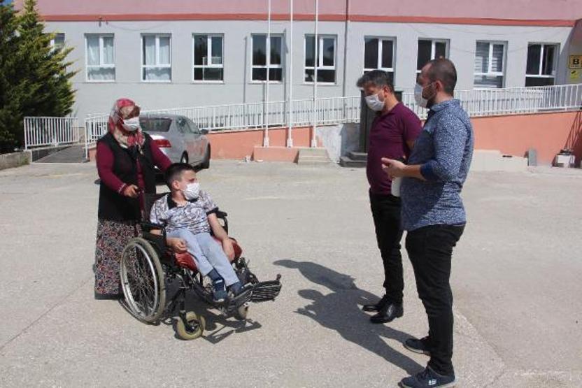 Son dakika... Öğrencileri için okula rampa yaptırdılar