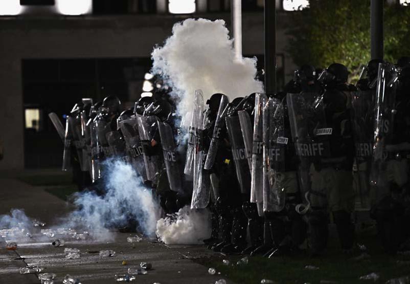 ABDde polisin arkadan vurduğu kişi felçli kaldı
