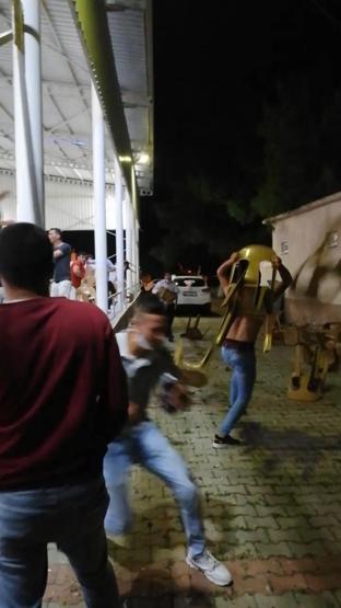 İstek parça kavgası Sandalyeler havada uçuştu