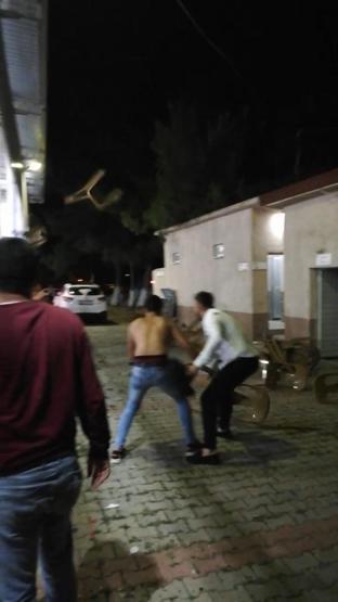 İstek parça kavgası Sandalyeler havada uçuştu