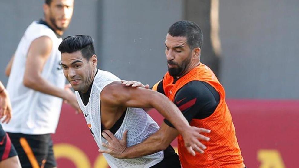 Son dakika... Galatasarayda sürpriz ayrılık