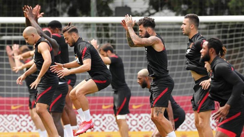 Son dakika... Galatasarayda sürpriz ayrılık