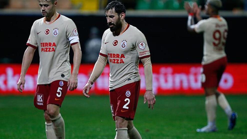 Son dakika... Galatasarayda sürpriz ayrılık