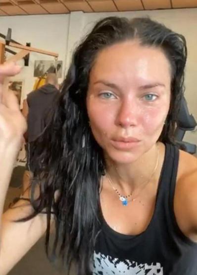 Sıfır makyaj Adriana Lima