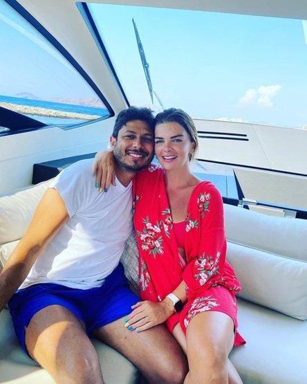 Pelin Karahandan eşi Bedri Güntaya romantik kutlama