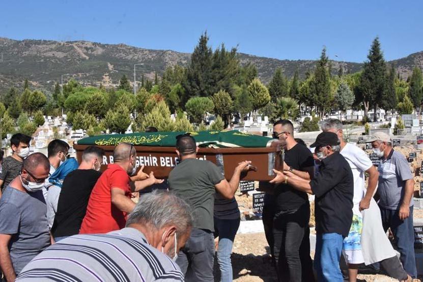 Gözyaşları sel oldu Küçük Sarp, toprağa verildi