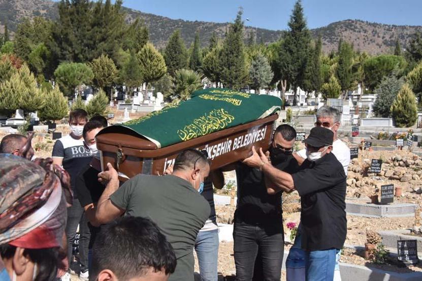 Gözyaşları sel oldu Küçük Sarp, toprağa verildi