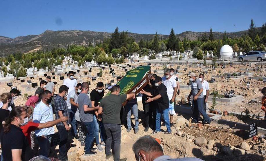 Gözyaşları sel oldu Küçük Sarp, toprağa verildi