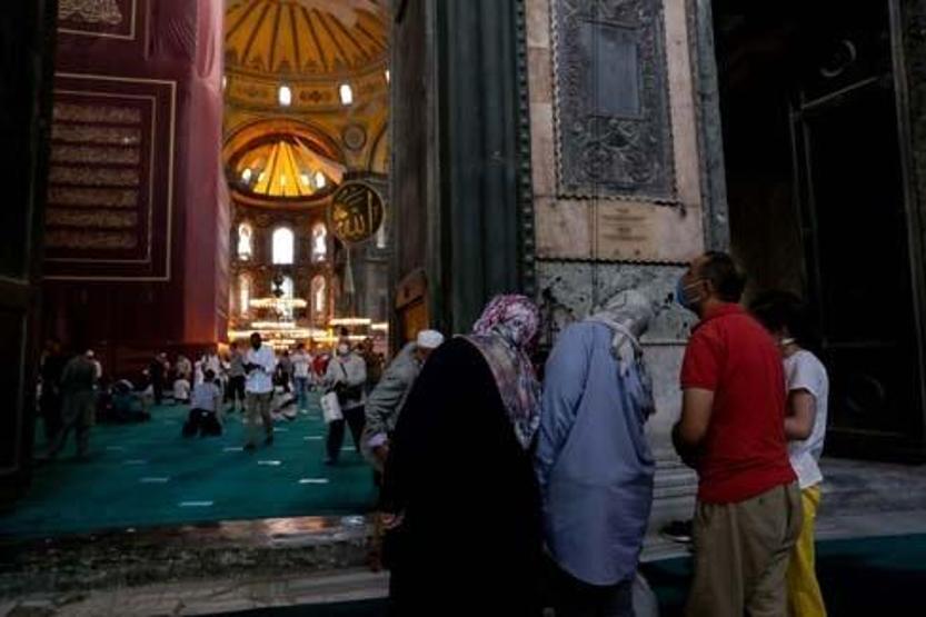 Ayasofya Camiinde Cuma yoğunluğu
