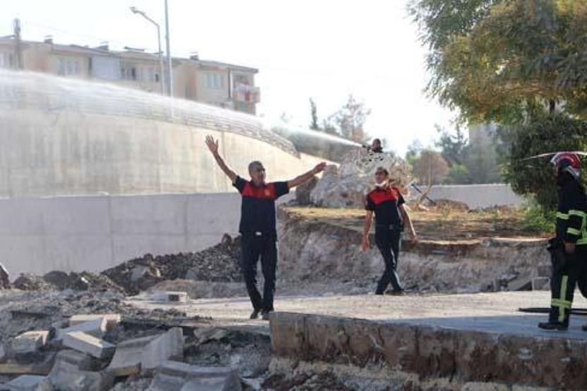 Şanlıurfada korku dolu anlar Binalar boşaltıldı, yollar kapatıldı