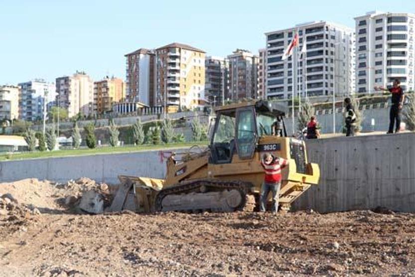 Şanlıurfada korku dolu anlar Binalar boşaltıldı, yollar kapatıldı