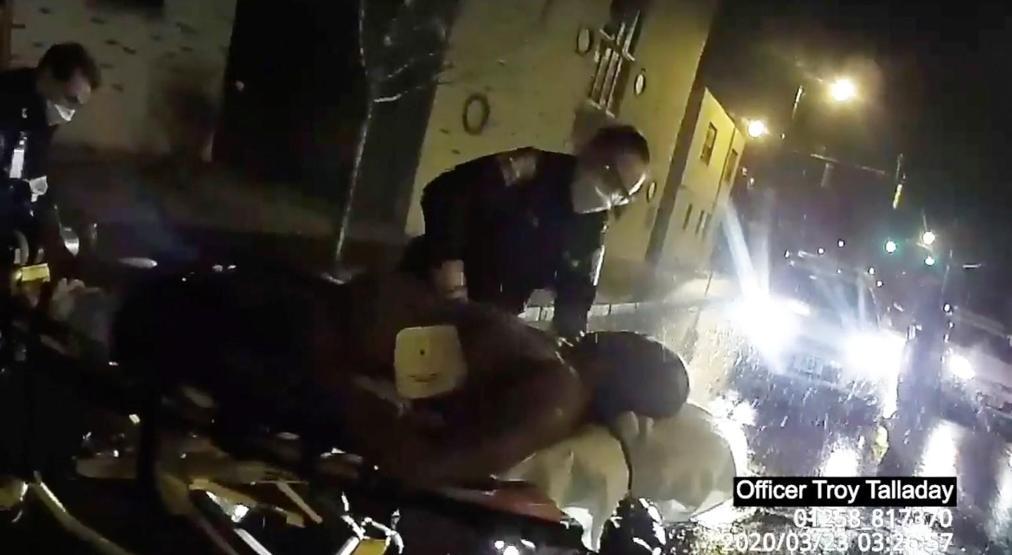 ABDde infial yaratan görüntüler ortaya çıktı: Polis poşetle boğdu