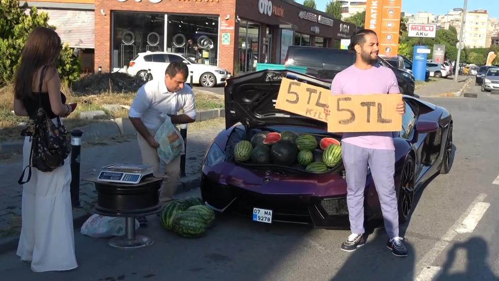 Lüks otomobille karpuz satarken görüntülenmişti O sürücü için karar verildi
