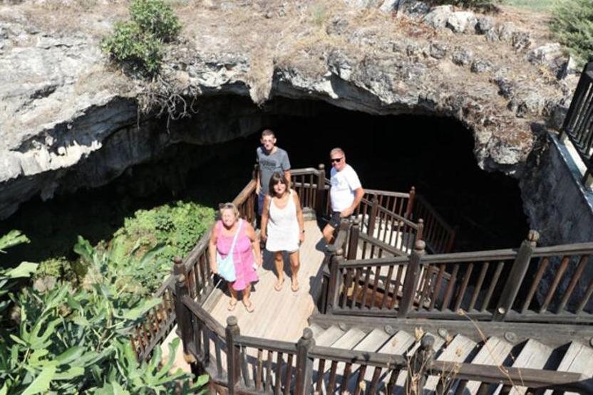 Yer altındaki Pamukkale görenleri hayran bırakıyor