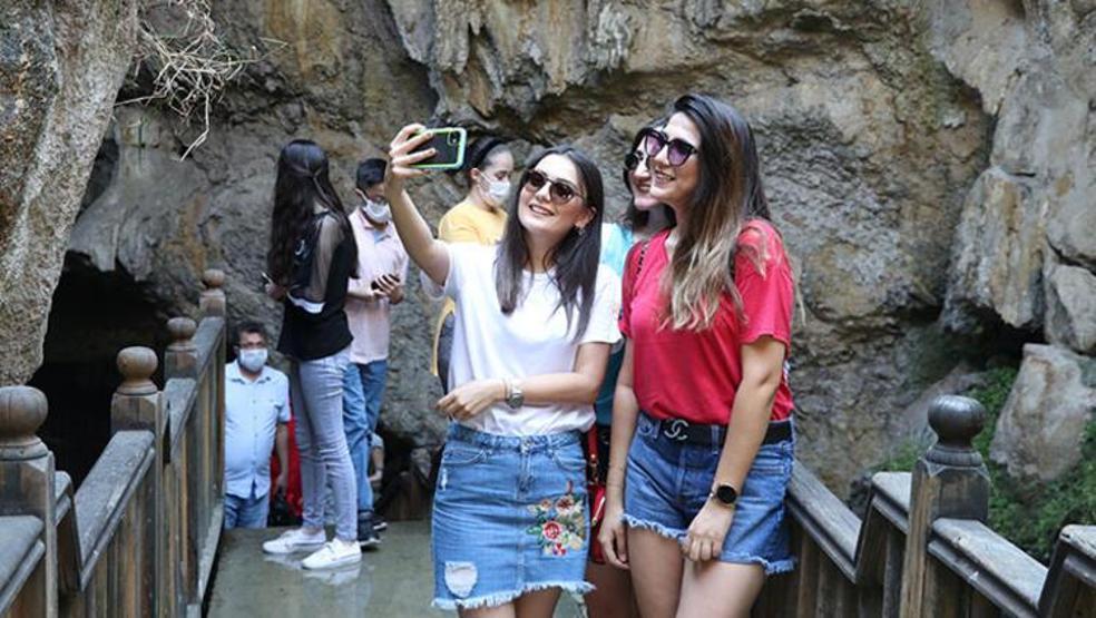 Yer altındaki Pamukkale görenleri hayran bırakıyor