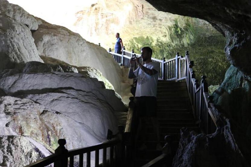 Yer altındaki Pamukkale görenleri hayran bırakıyor
