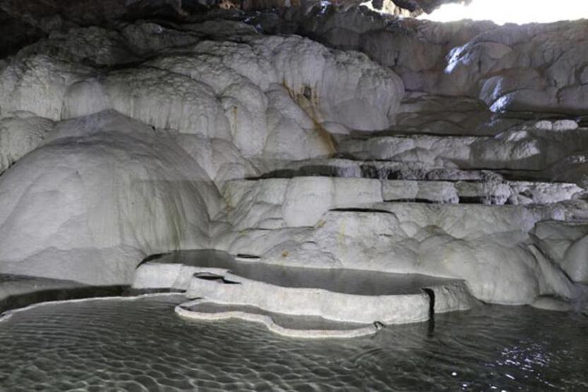 Yer altındaki Pamukkale görenleri hayran bırakıyor