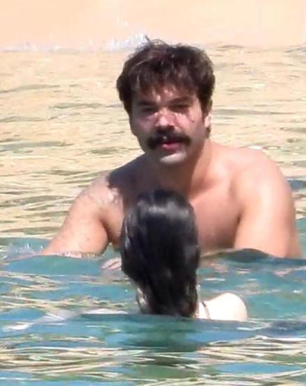Batuhan Ekşi ve sevgilisi Çeşme tatilinde