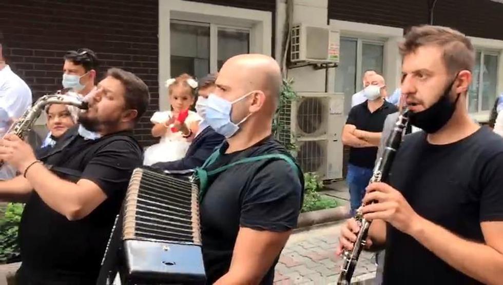 Son dakika... İstanbulda gelin alma, Sokak düğününe döndü