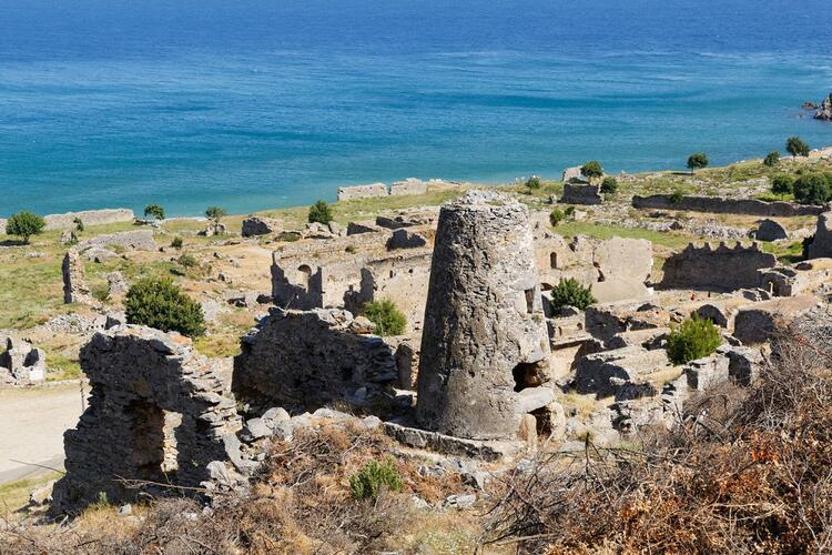 Sahilinde denize girebileceğiniz antik kentler... Tarihin içinden mavi sulara