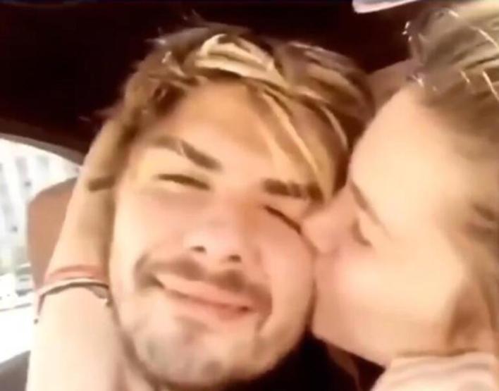 Survivor Nisadan Barışa öpücük Önce paylaştı sonra sildi