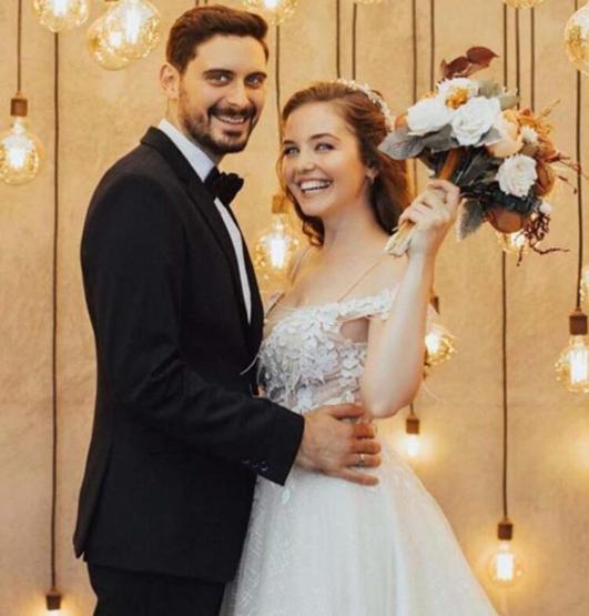 Sihirli Annemin küçük yıldızıydı Evlendi