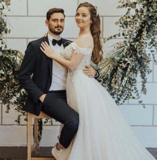 Sihirli Annemin küçük yıldızıydı Evlendi