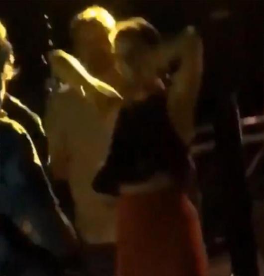Beren Saat, Kenan Doğulu’nun sahnesinde dans etti